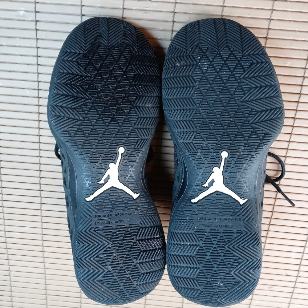 Nike Jordan Jumpman Team Diamond Low CL1207-010 black black men's sz 8. ZM.0023